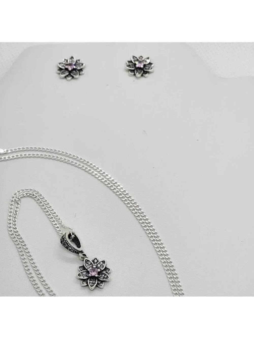 Brand New Sterling Silver 925 Flower Earrings and Necklace set